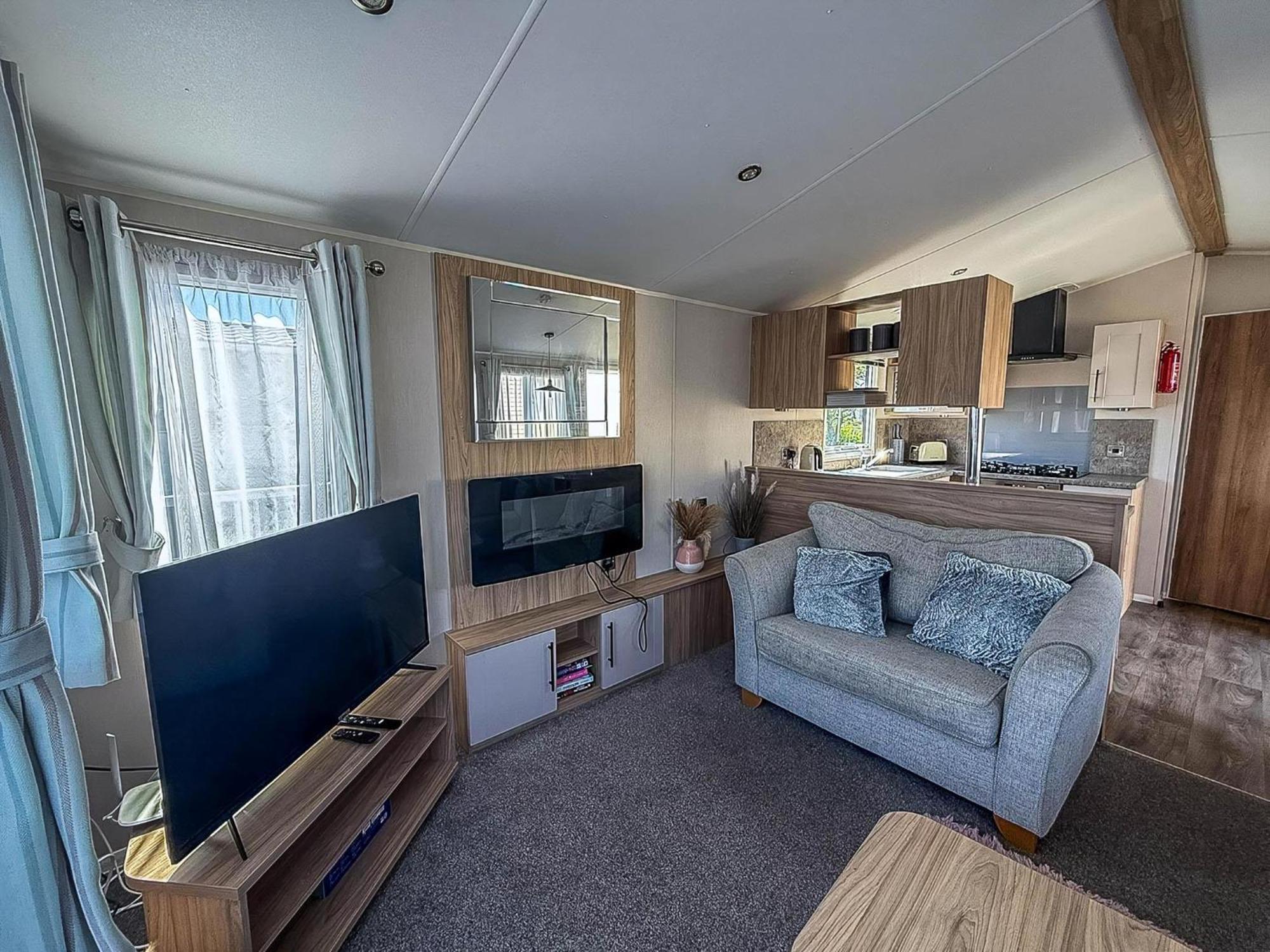Beautiful 6 Berth Caravan, Nearby Beach In Suffolk Ref 68016Bs Lowestoft Exteriör bild