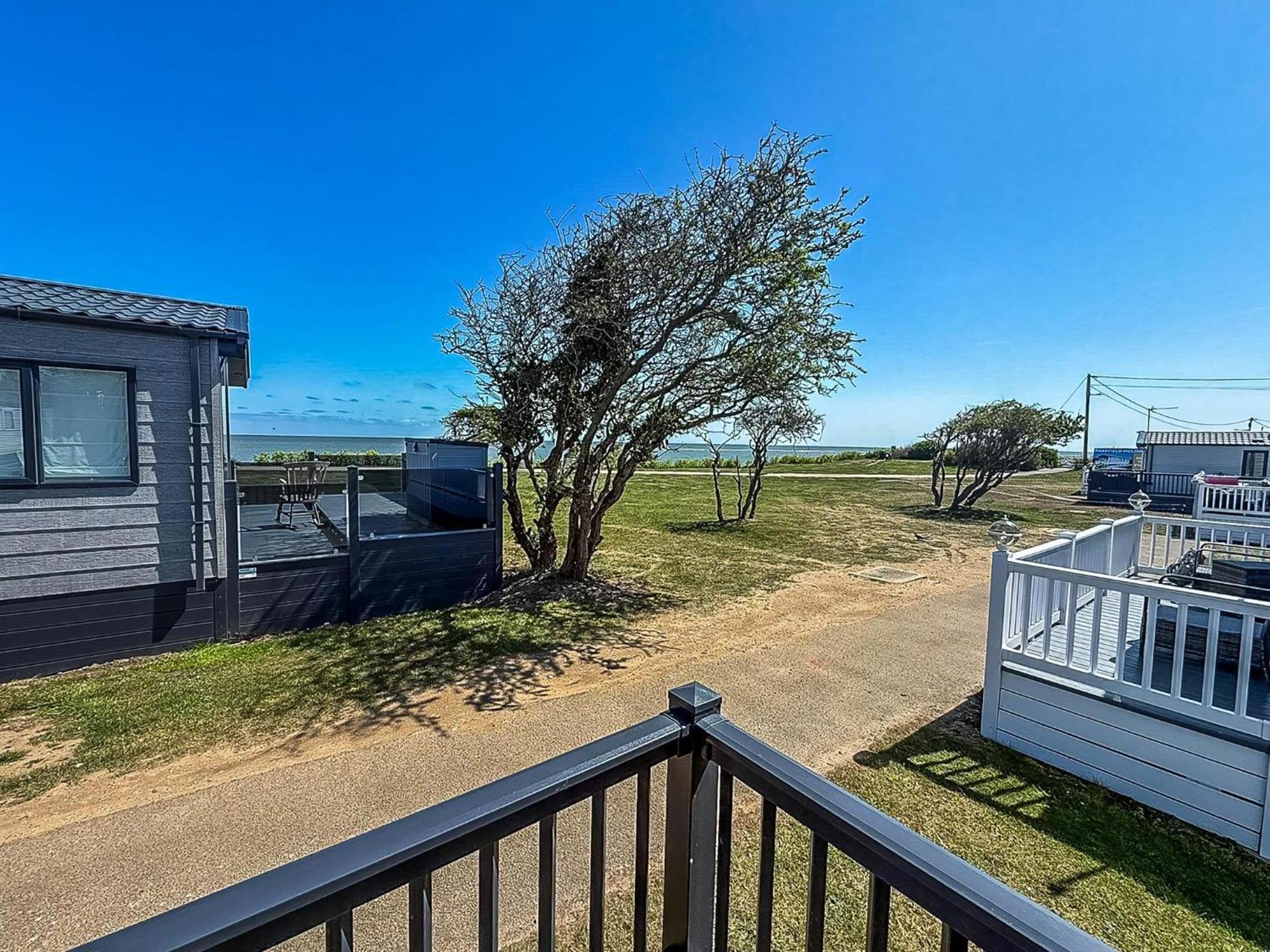 Beautiful 6 Berth Caravan, Nearby Beach In Suffolk Ref 68016Bs Lowestoft Exteriör bild
